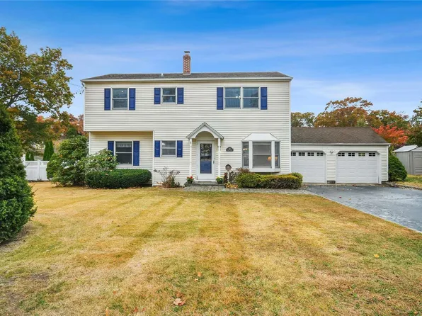 48 6th Avenue, Kings Park, NY 11754