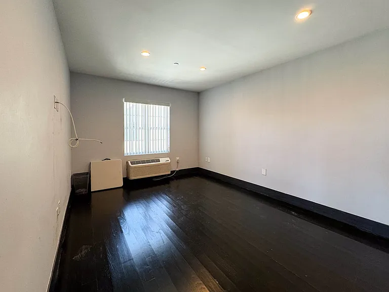 37-01 Broadway #3B — Photo 6