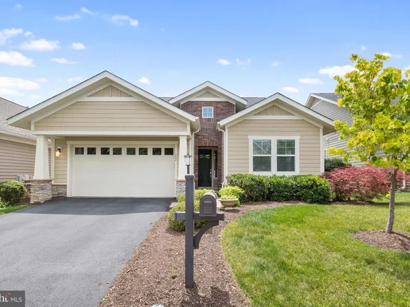 222 Grebe Dr, Lake Frederick, VA 22630