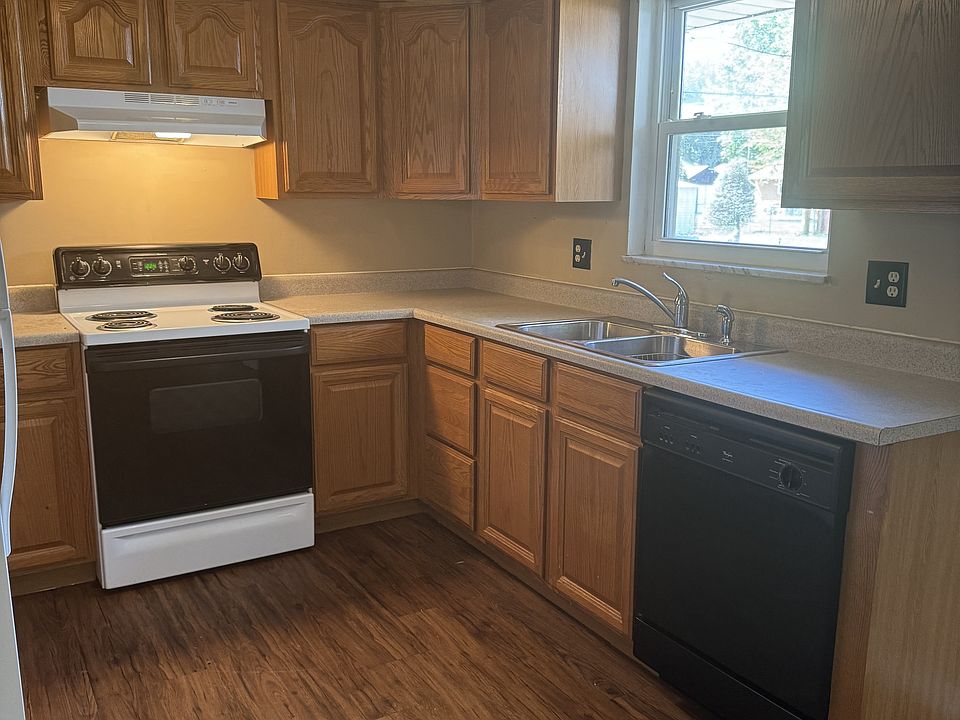 1st image of 405-407 Heather St #405