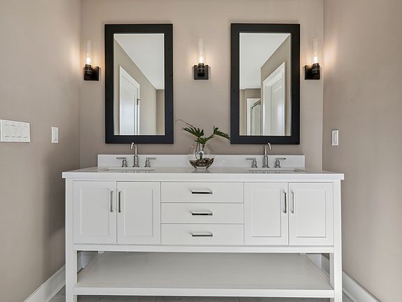 Primary bath with dual sinks