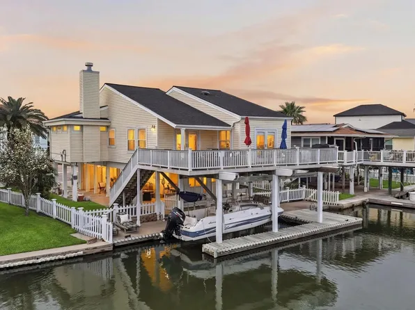16635 Jamaica Cove Rd, Jamaica Beach, TX 77554