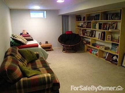 Open and bright dining room.
						:
						Open, airy dining room to enjoy those home cooked meals.