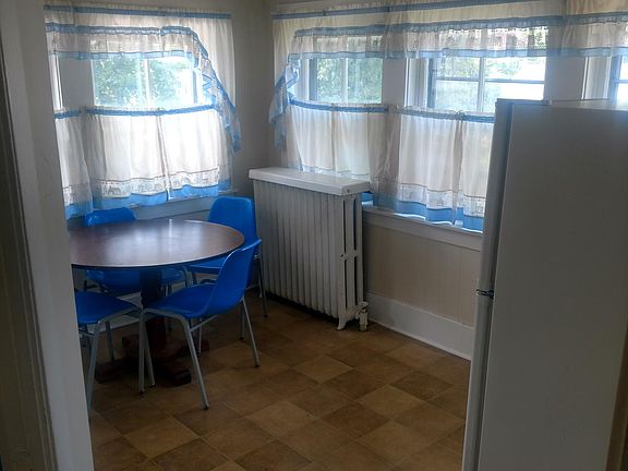 4th image of 406 S Market St APT 4