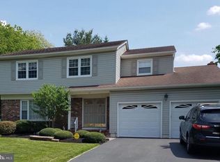17 Guilford Ln, Hamilton, NJ 08619