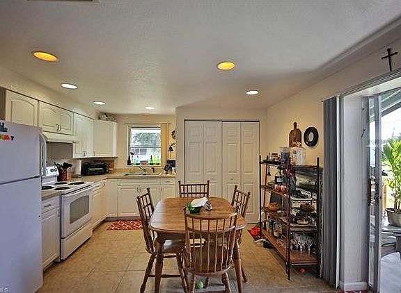 4th image of 683 W Tarpon Blvd NW