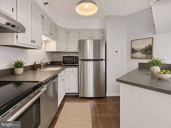 4th image of 1301 N Courthouse Rd APT 1007