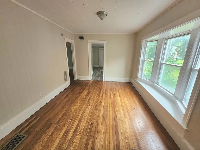 357 Columbia Ave — Photo 9
