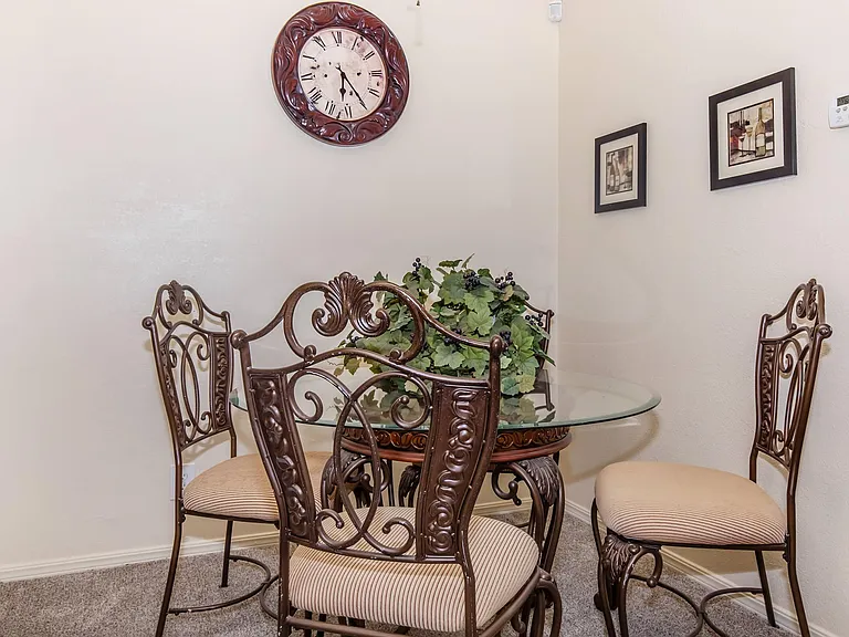 Cobblestone Apartments — Photo 42