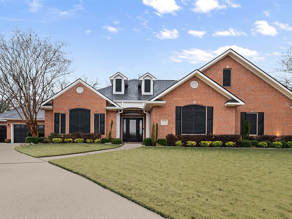 1st image of 721 Willow Creek Cir