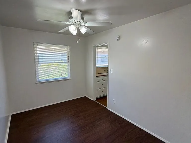Spacious 2-bedroom apartment for rent — Photo 14