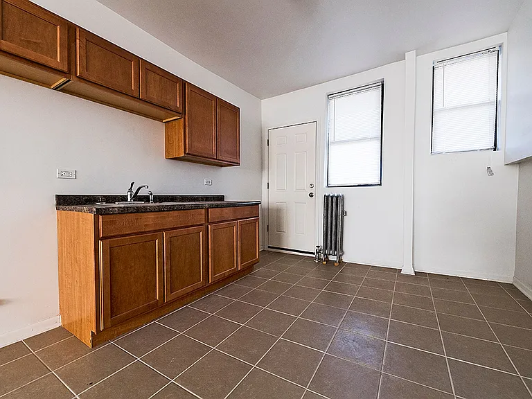 7754 S Loomis — Photo 23