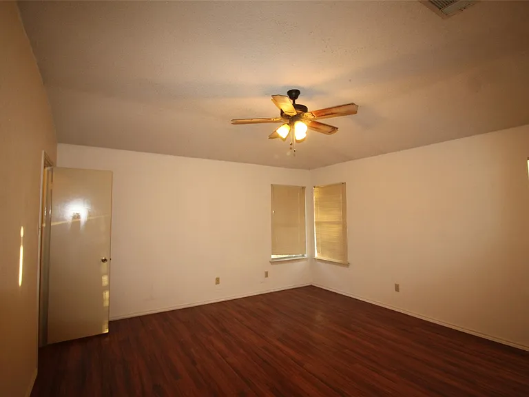 8622 Piney Creek Bnd — Photo 25