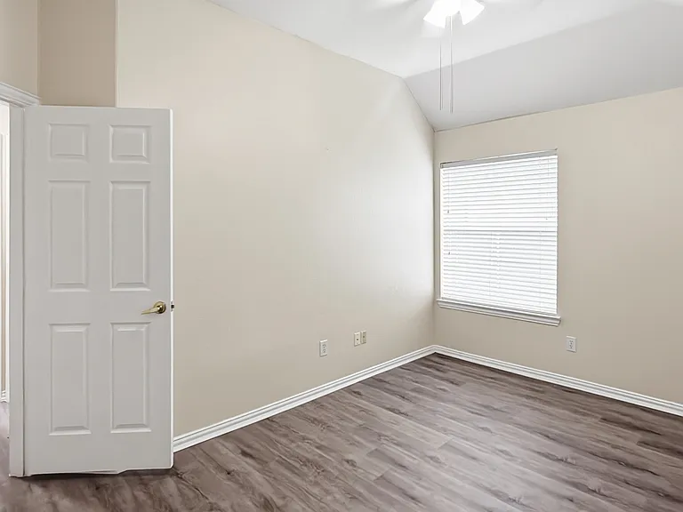 502 Overhill Dr — Photo 18