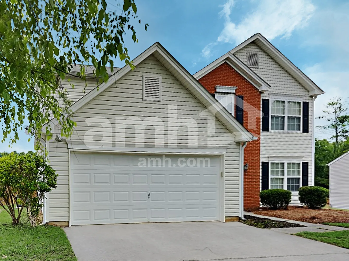 3 bed, 2.5 bath, 1816 sqft, $2,210 — Photo 1
