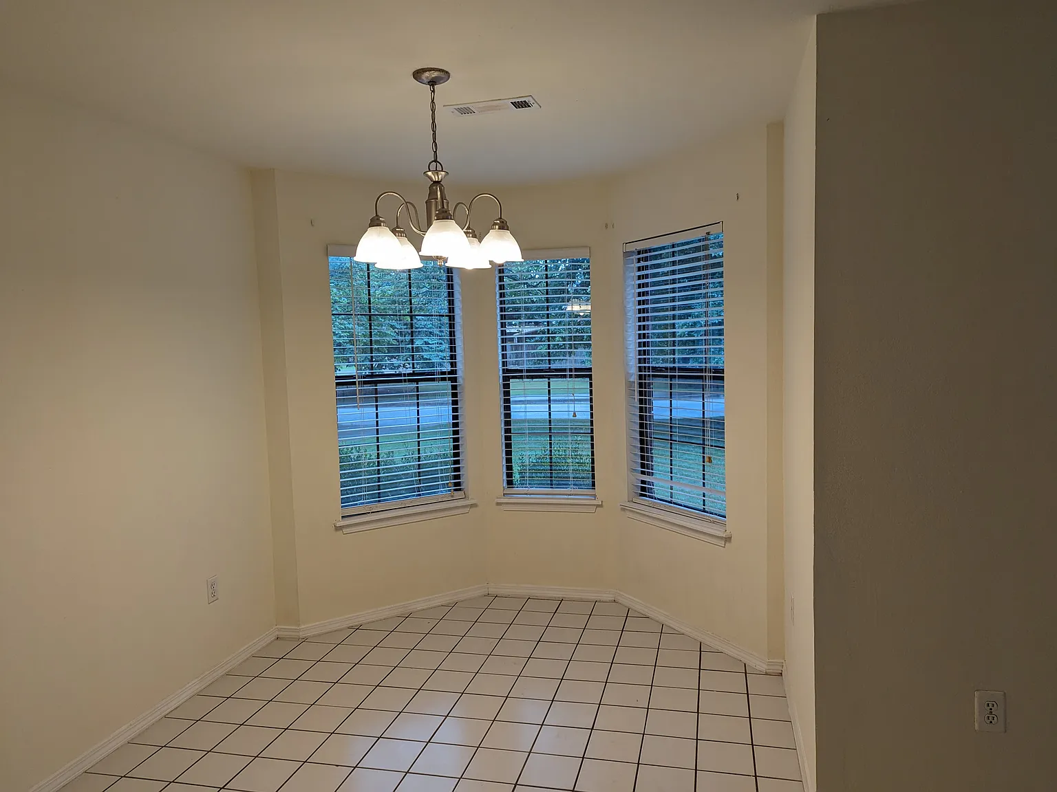 3 bed, 1386 sqft, $1,575 — Photo 4