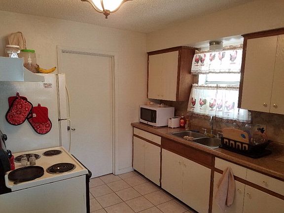 4th image of 707 Ebony Ln