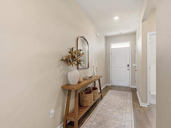 3rd image of 425 Royal Arch Dr.