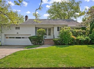 860 Longview Ave, Valley Stream, NY 11581