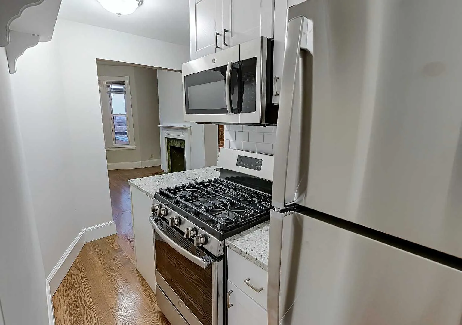 3 bed, $3,695 — Photo 2