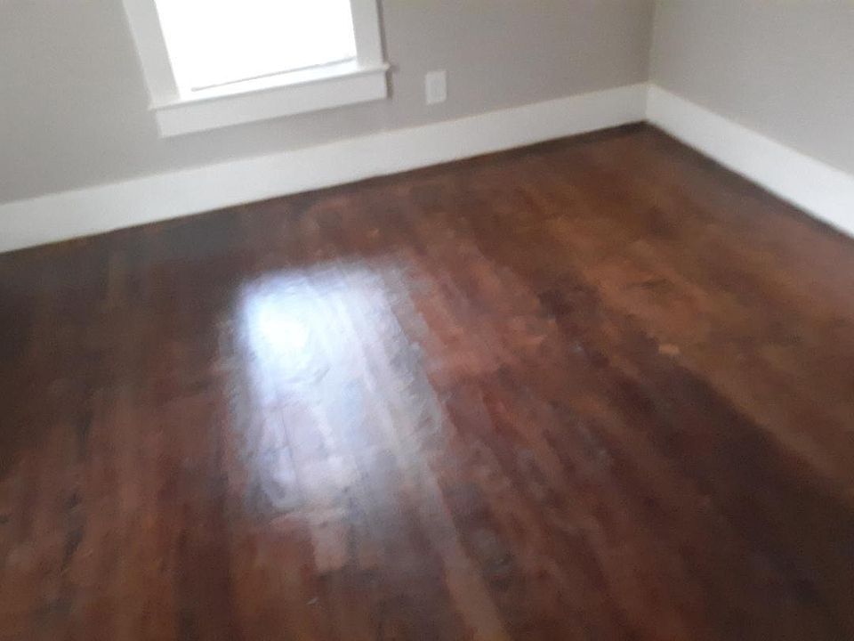 2nd image of 1113 E 70th St