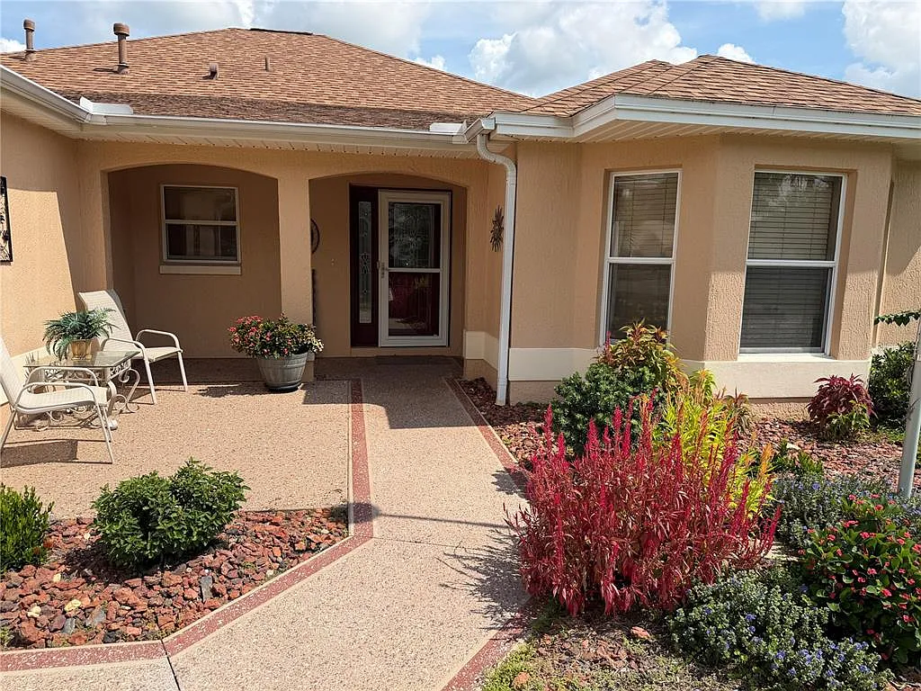 3 bed, 2.0 bath, 1979 sqft, $2,600 — Photo 3