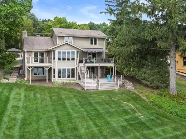 W303N2664 Maple AVENUE, Pewaukee, WI 53072