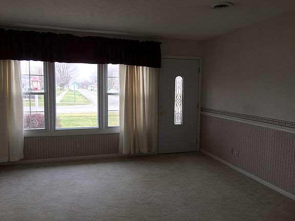 4th image of 1324 Elmhurst Ln
