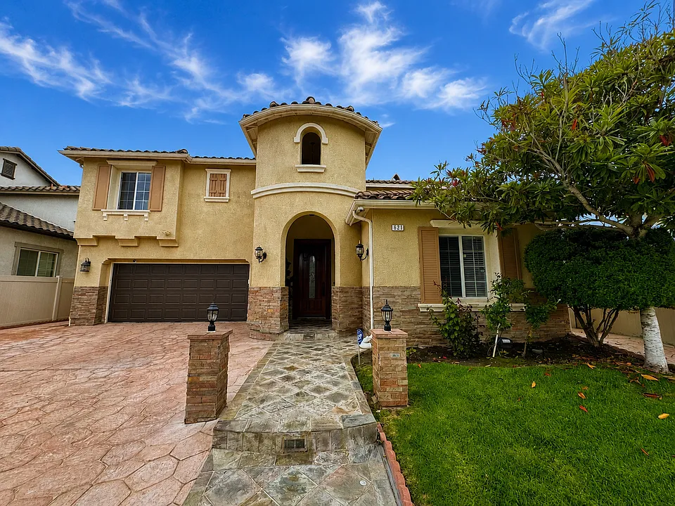 621 Marbella Ct