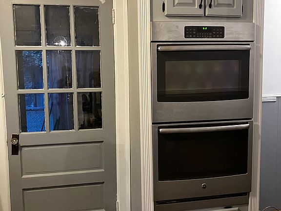 5th image of 54 Pine Ave