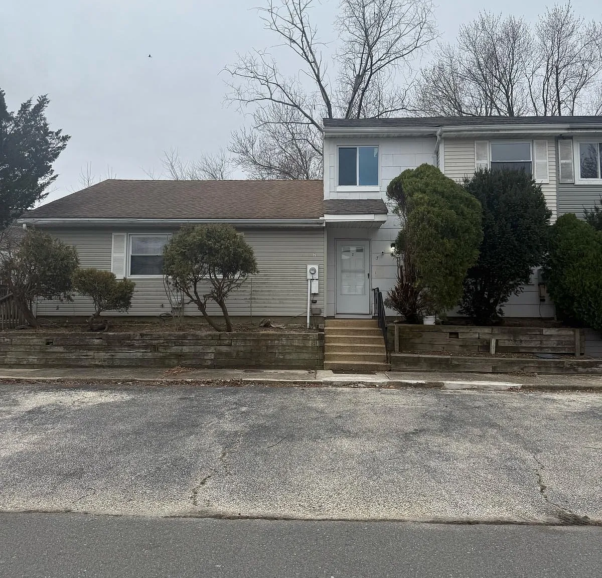 3 bed, 1130 sqft, $2,050 — Photo 1