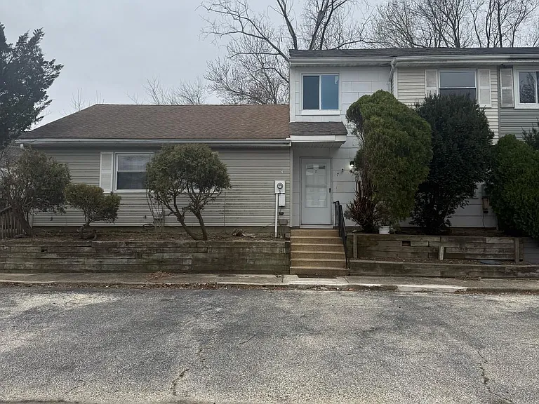 7 Potomac Ave — Photo 1