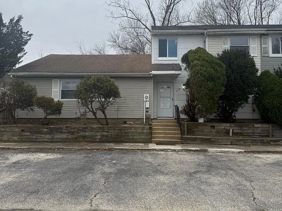 7 Potomac Ave