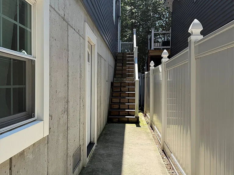 422 E Chester St #2 — Photo 17