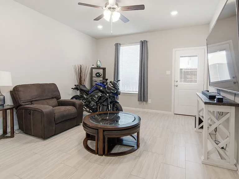 3141 Pecan Farm Ln — Photo 12