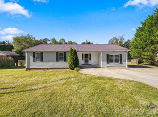 425 Heritage Farm Rd, Hickory, NC 28601