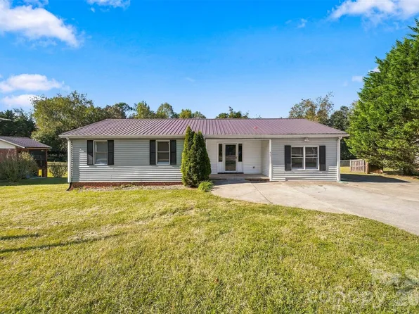 425 Heritage Farm Rd, Hickory, NC 28601