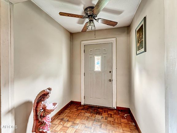 3rd image of 123A Sexton Ln