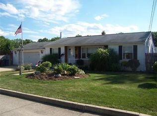 26 Lufkin Ct, Warwick, RI 02888