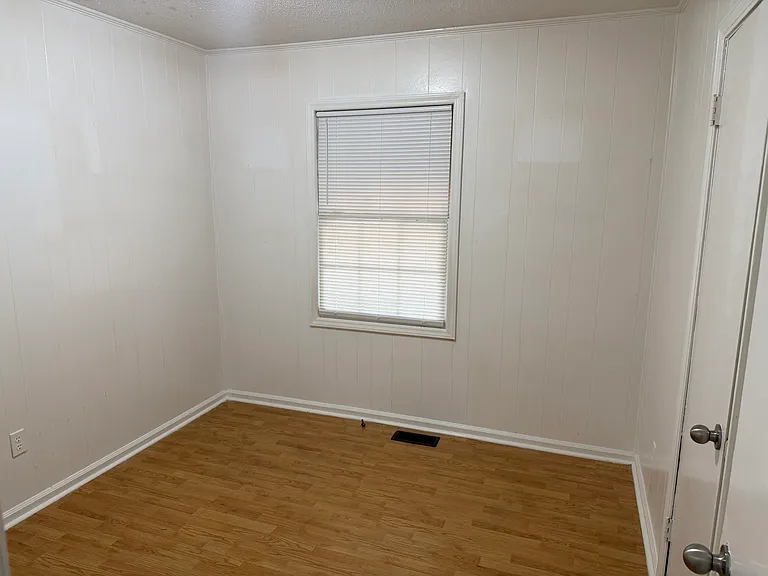 105 Westchester Pl — Photo 2