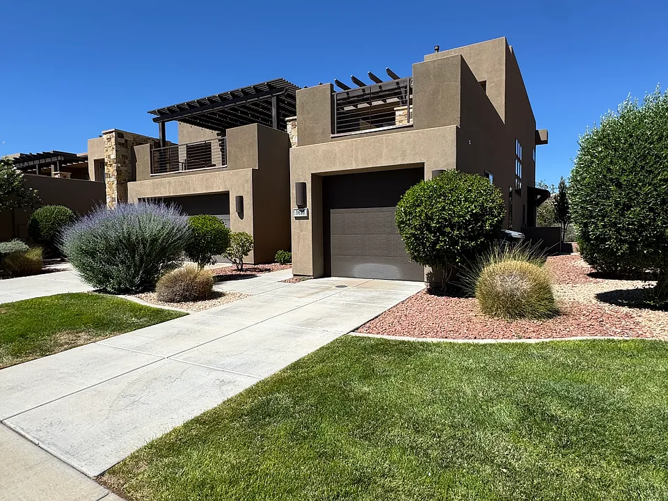1610 W Canyon Tree Dr