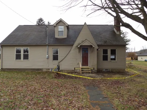 496 Oswald St, Wampum, PA 16157