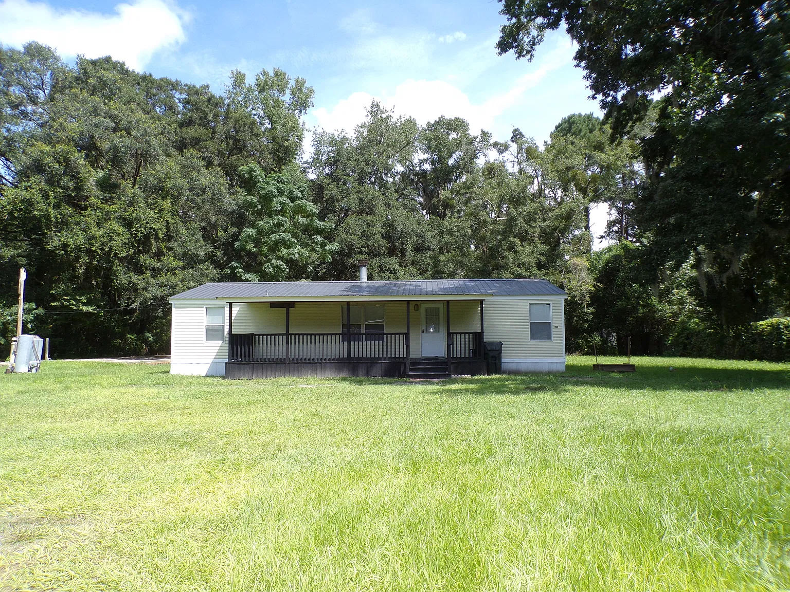 3 bed, 1200 sqft, $1,500 — Photo 1