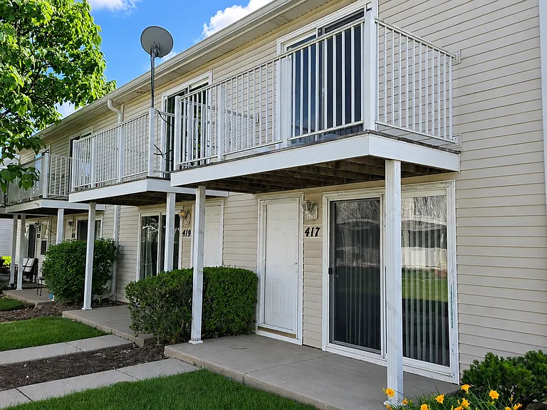 417 Meadow Green Ln — Photo 1
