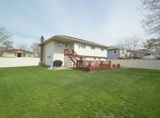 470 Links Dr E, Oceanside, NY 11572