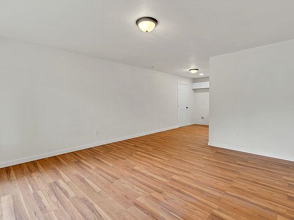 5th image of 2612 N Green St