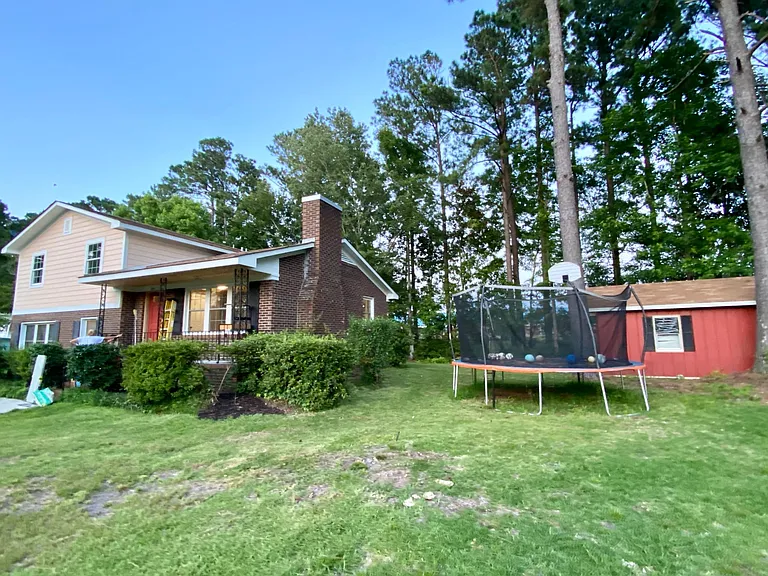 105 Mamie Ct — Photo 2