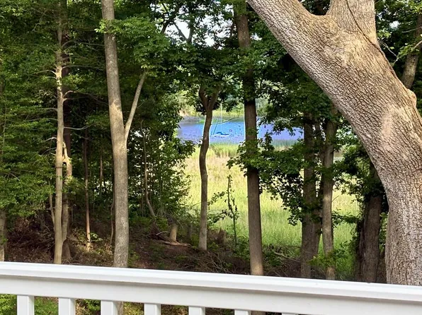 181 Haulover Dr, Montross, VA 22520