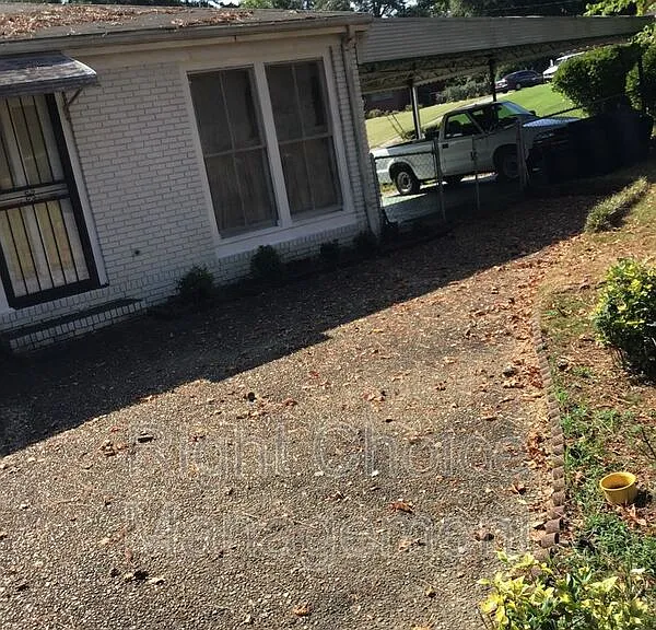 1097 Bolton Ct — Photo 12