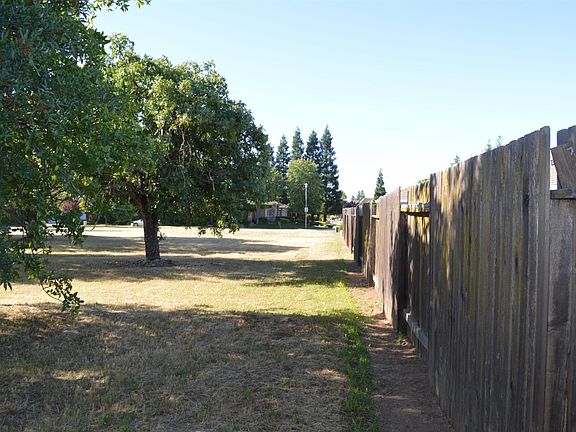 3rd image of 9067 Quail Cove Dr